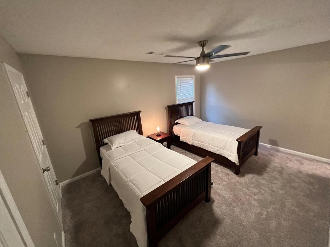 Ecstatic Town Home In ストーン・マウンテン エクステリア 写真